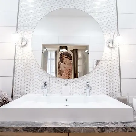 Luxury Vorosmarty